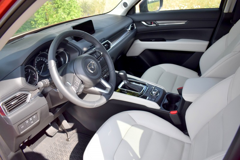 Interiér nová Mazda CX-5 2017